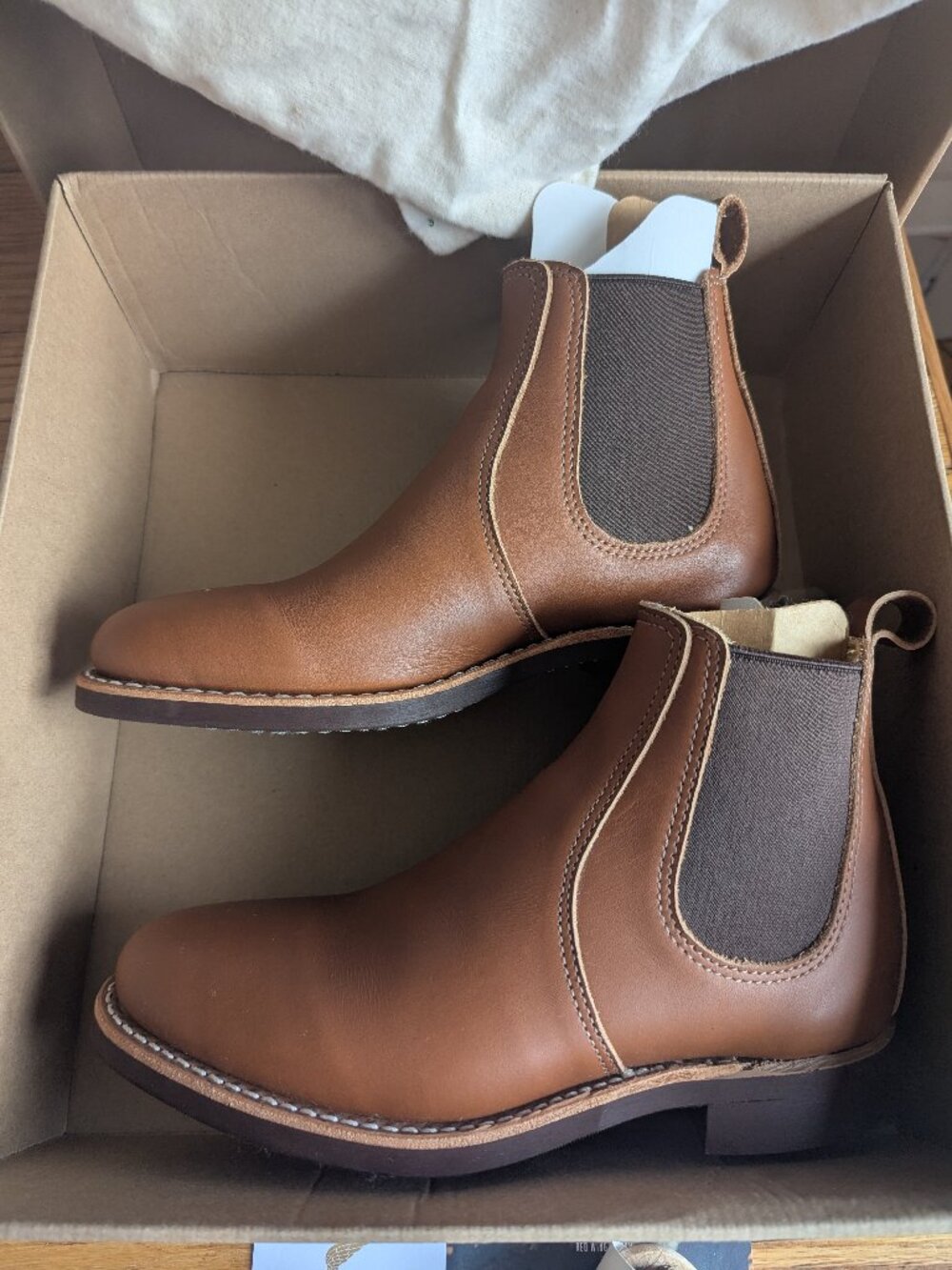 Brand New Red Wings Womens 6 Inch Chelsea Boots